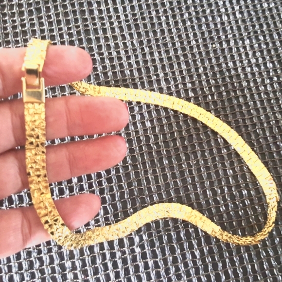 Textured Shiny Gold-tone Necklace - Picture 3 of 3
